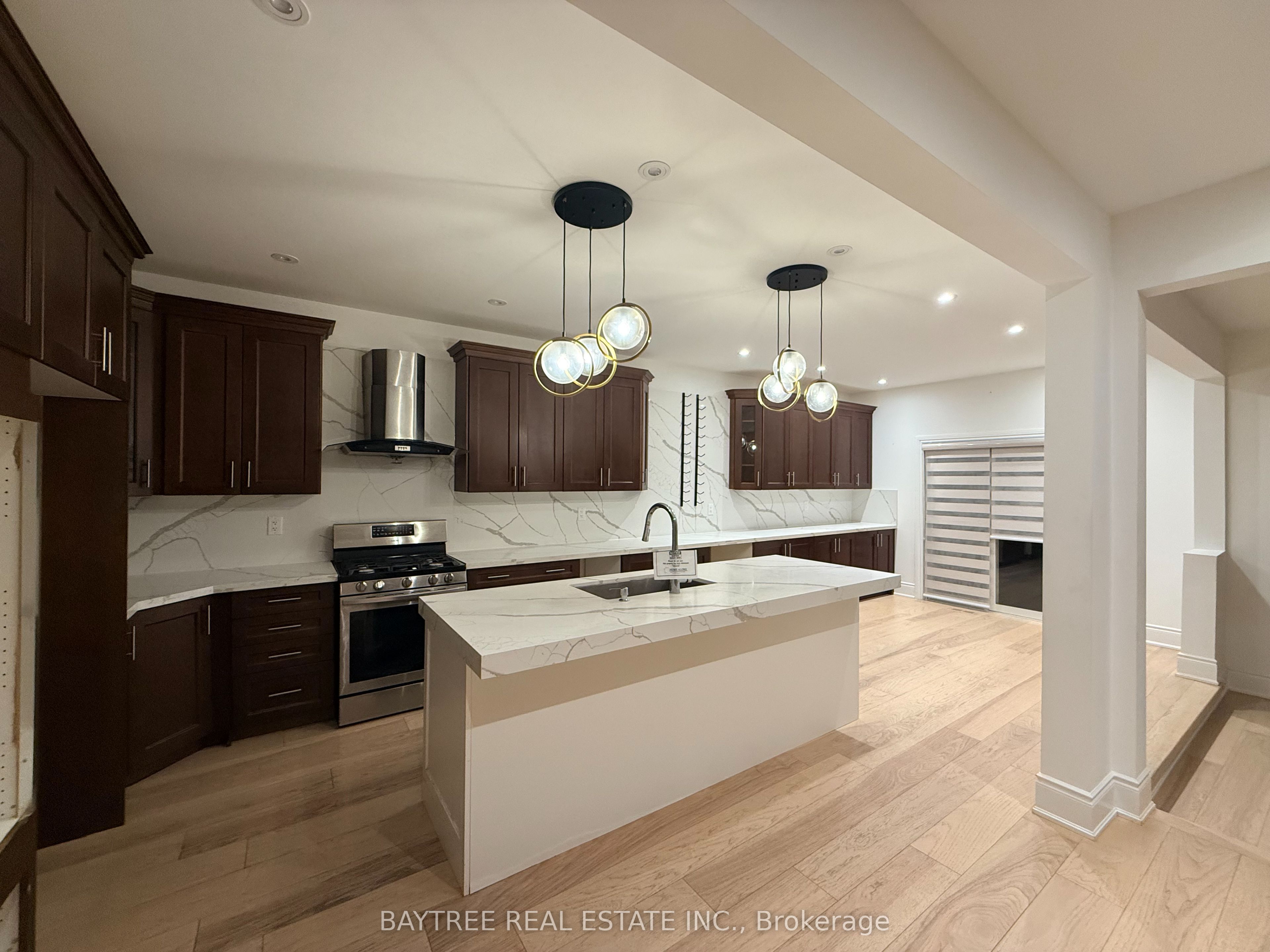 162 Bathurst Glen Drive, Vaughan, ON, L4J 8Y8 photo 2