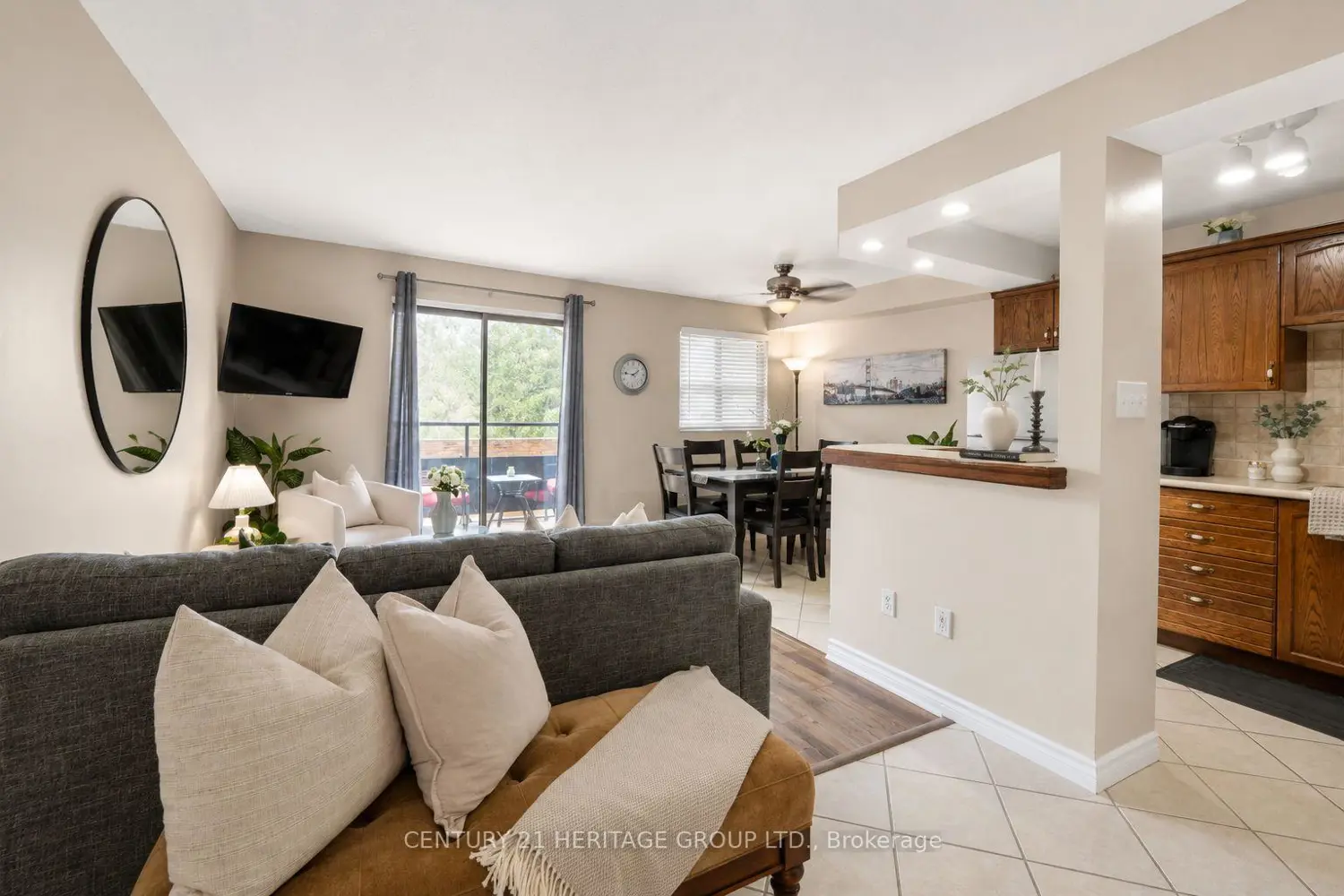 648 Grey Street 203 photo 5