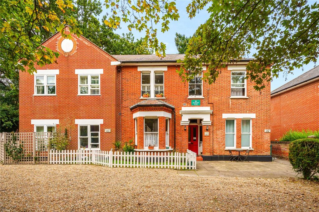 1 bed flat for saleBroomhall Road, Woking, Surrey GU21