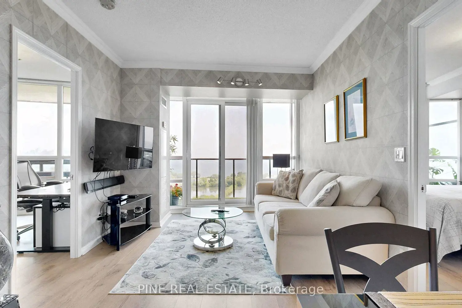 2230 Lake Shore Boulevard 1807 photo 3