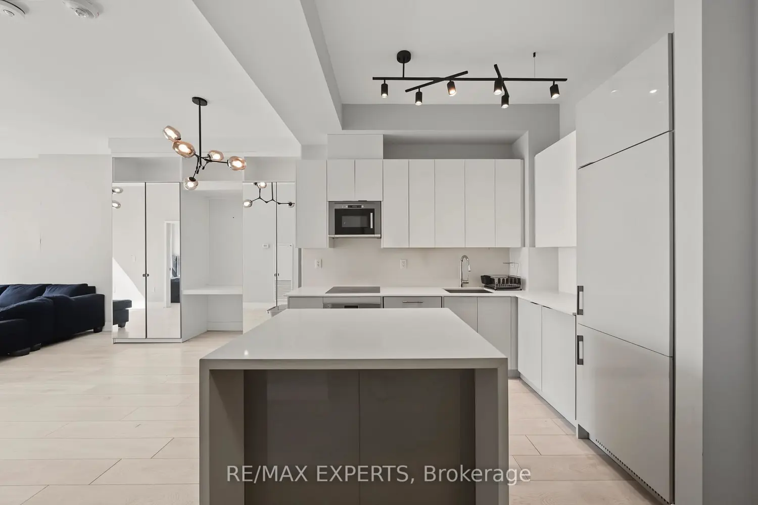 2916 Highway 7 201 photo 4