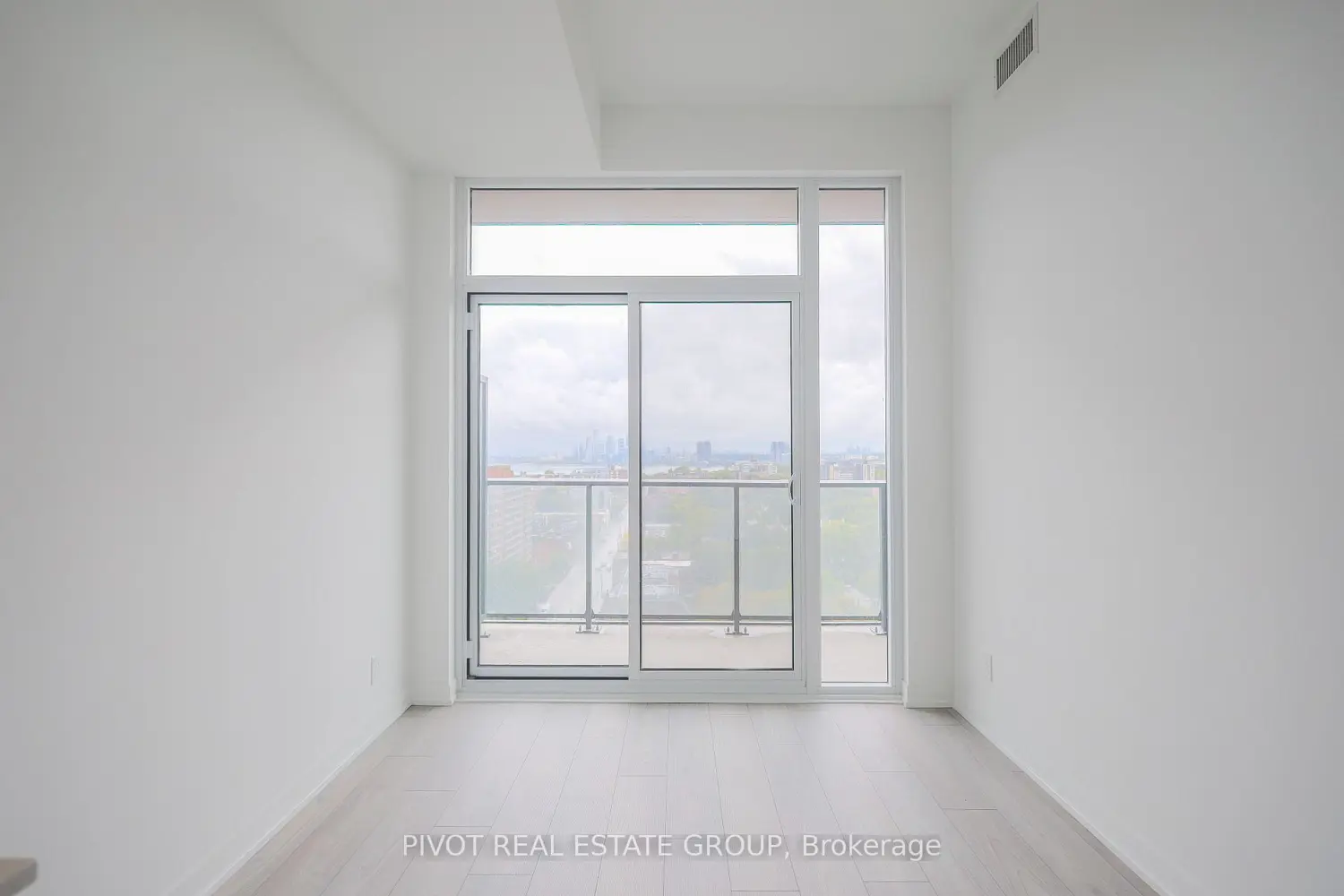 285 Dufferin Street 1406 photo 5