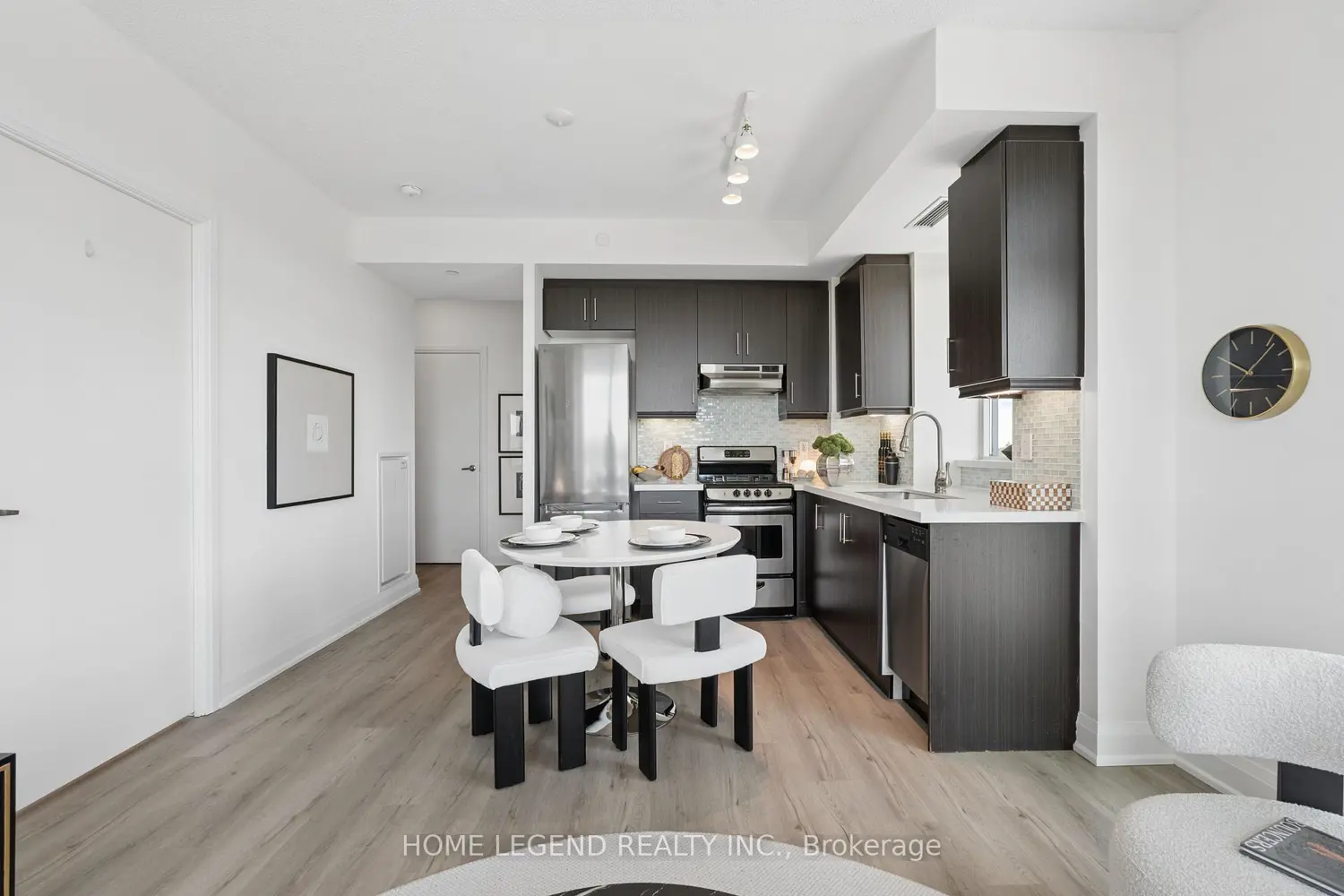 68 Canterbury Place 605 photo 4