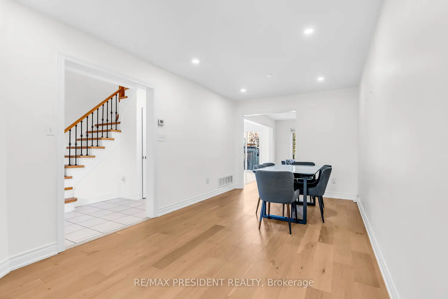 7031 Graydon Court photo 3