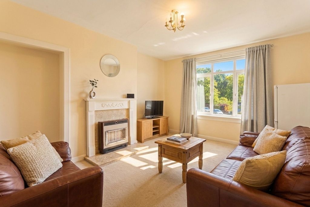 3 bed flat for saleDundas Street, Bathgate EH48 photo 4