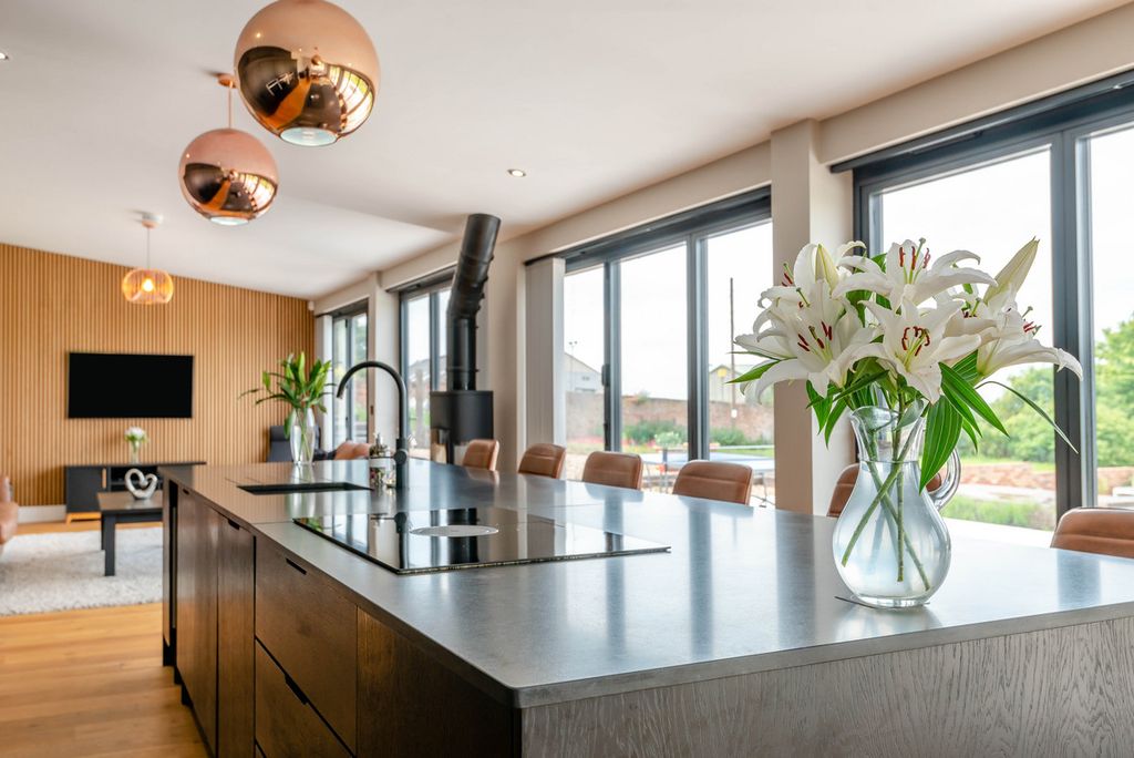 5 bed detached house for saleDodington, Bristol BS37 photo 3