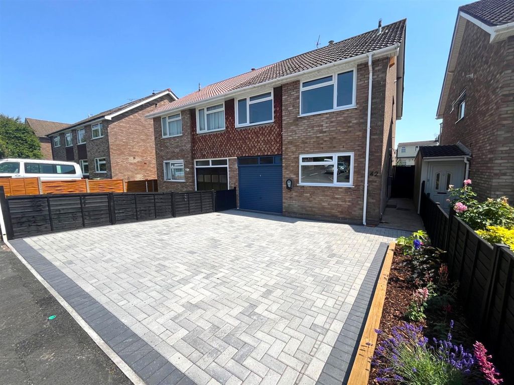 4 bed semi-detached house for saleHutton Close, Westbury-On-Trym, Bristol BS9