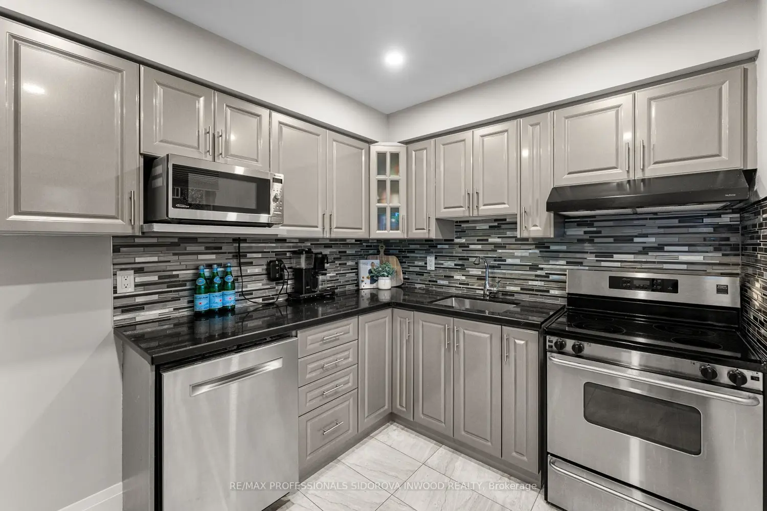 1050 Shawnmarr Road 129 photo 4