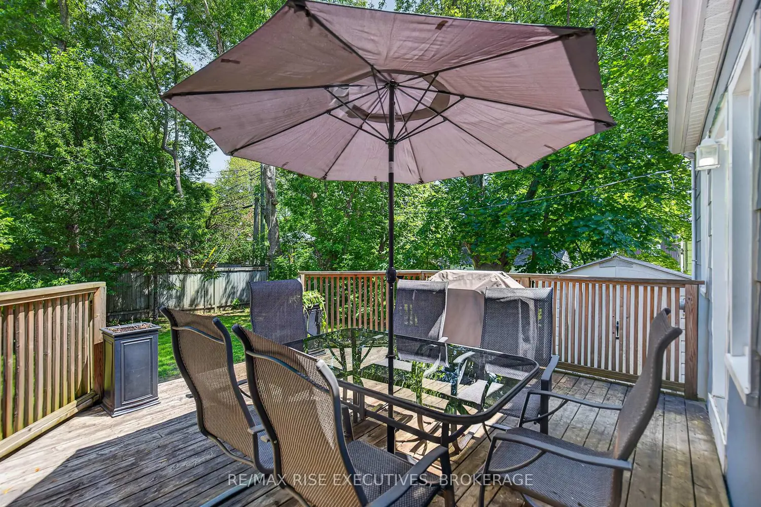 807 Brock Street photo 4