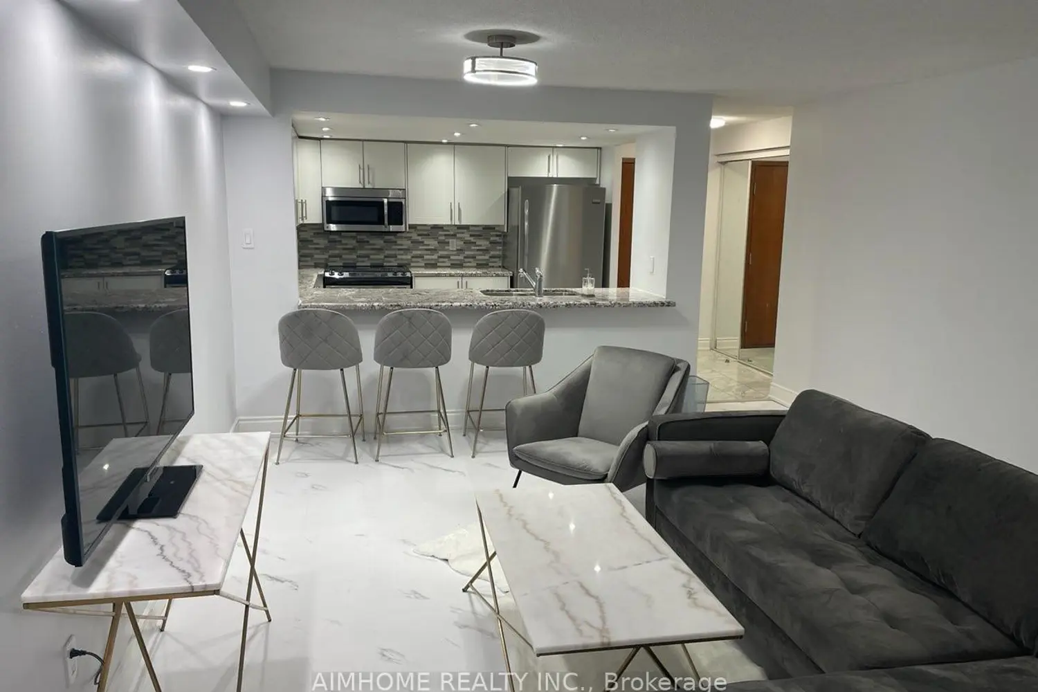33 University Avenue 207 photo 3