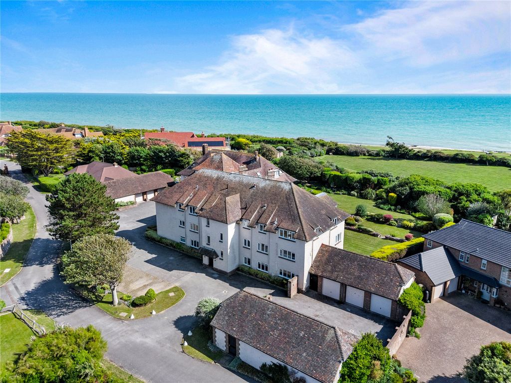 5 bed flat for saleFosters Close, East Preston, West Sussex BN16