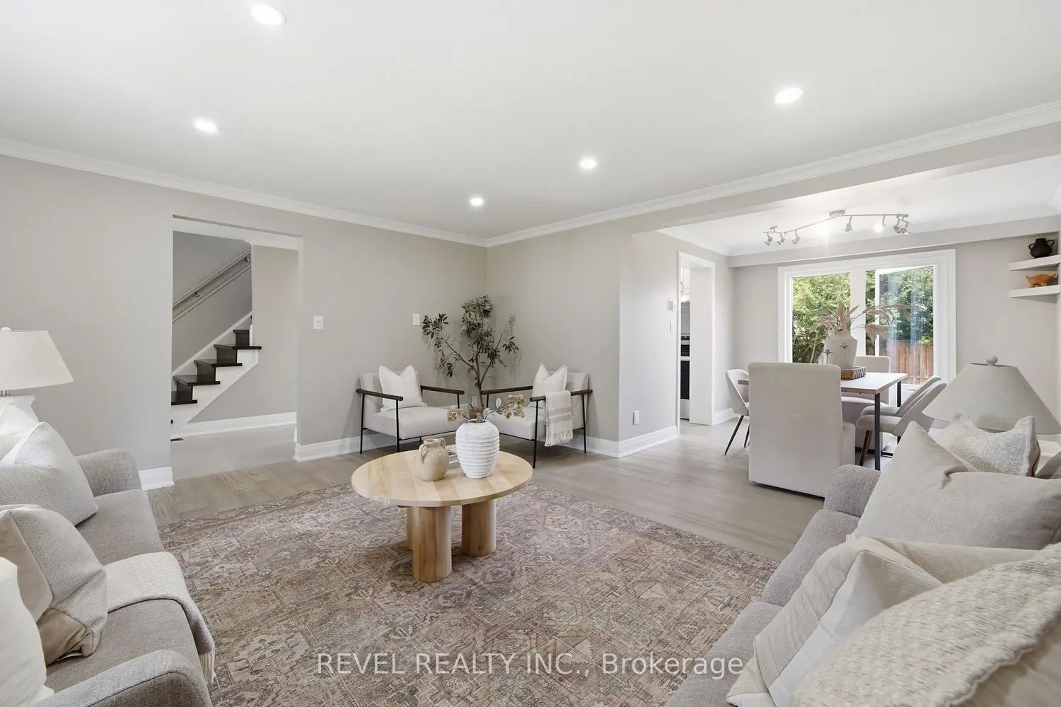 96 Bolland Crescent photo 4