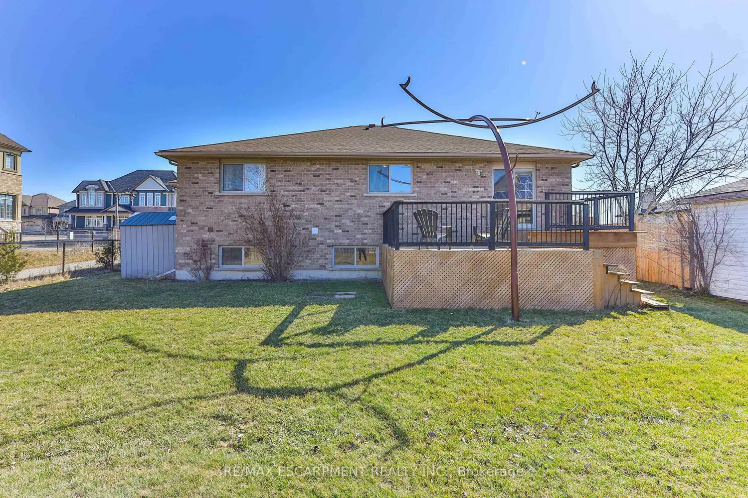 98 Thomas Avenue photo 3
