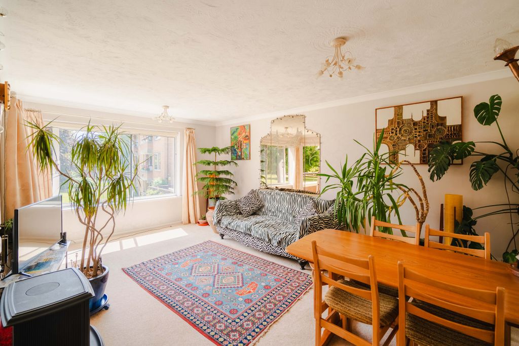 3 bed flat for saleBadminton, Penn Drive, Frenchay BS16