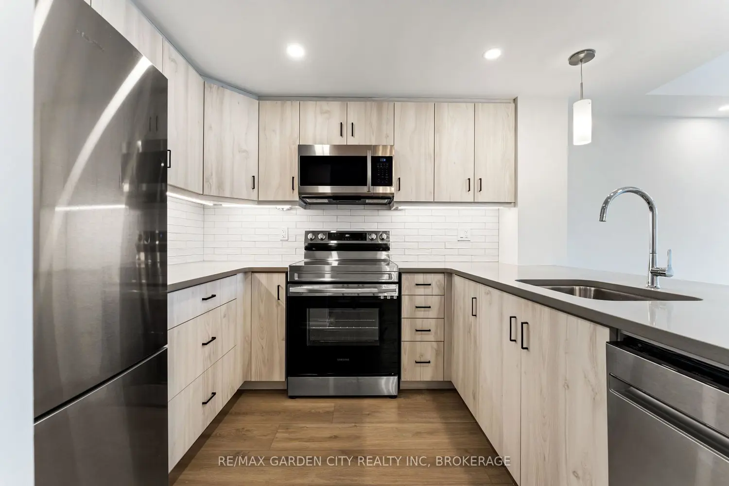 3998 Victoria Avenue 110