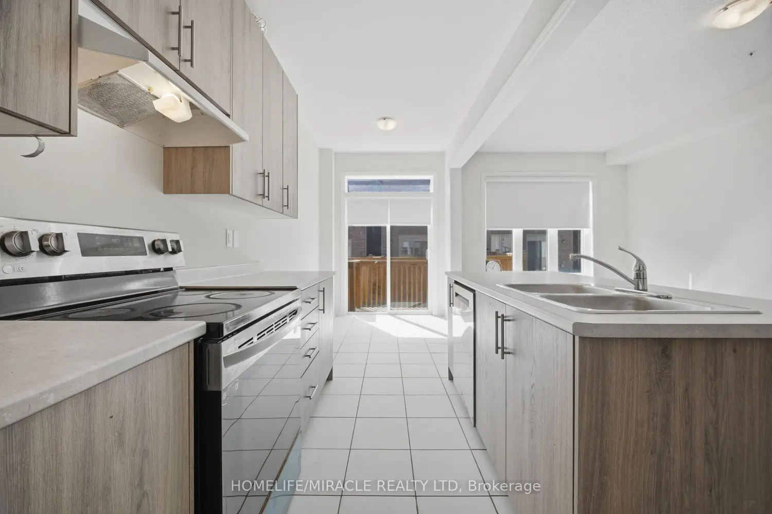 19 Donald Ficht Crescent photo 5