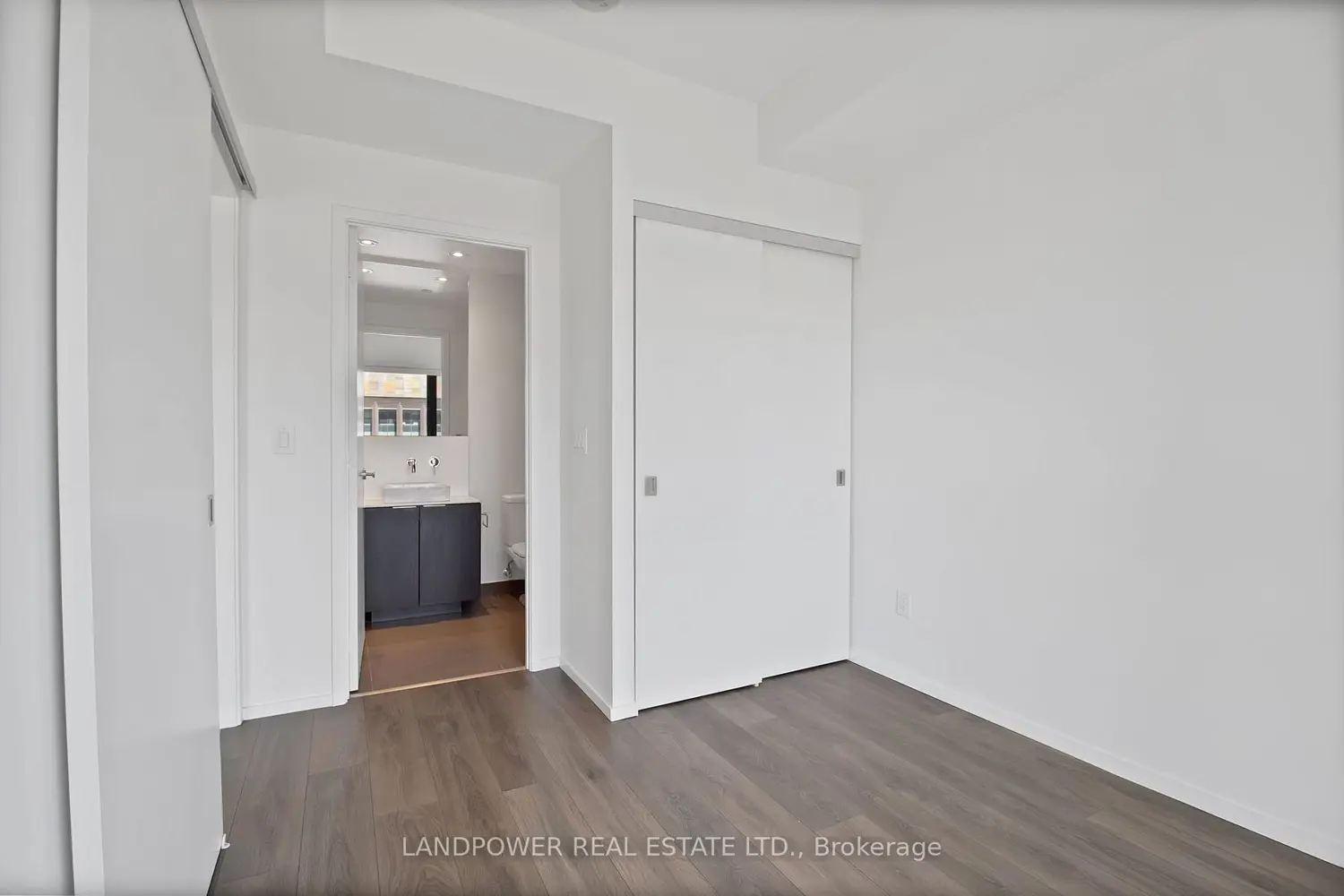 159 Dundas Street 1107 photo 3