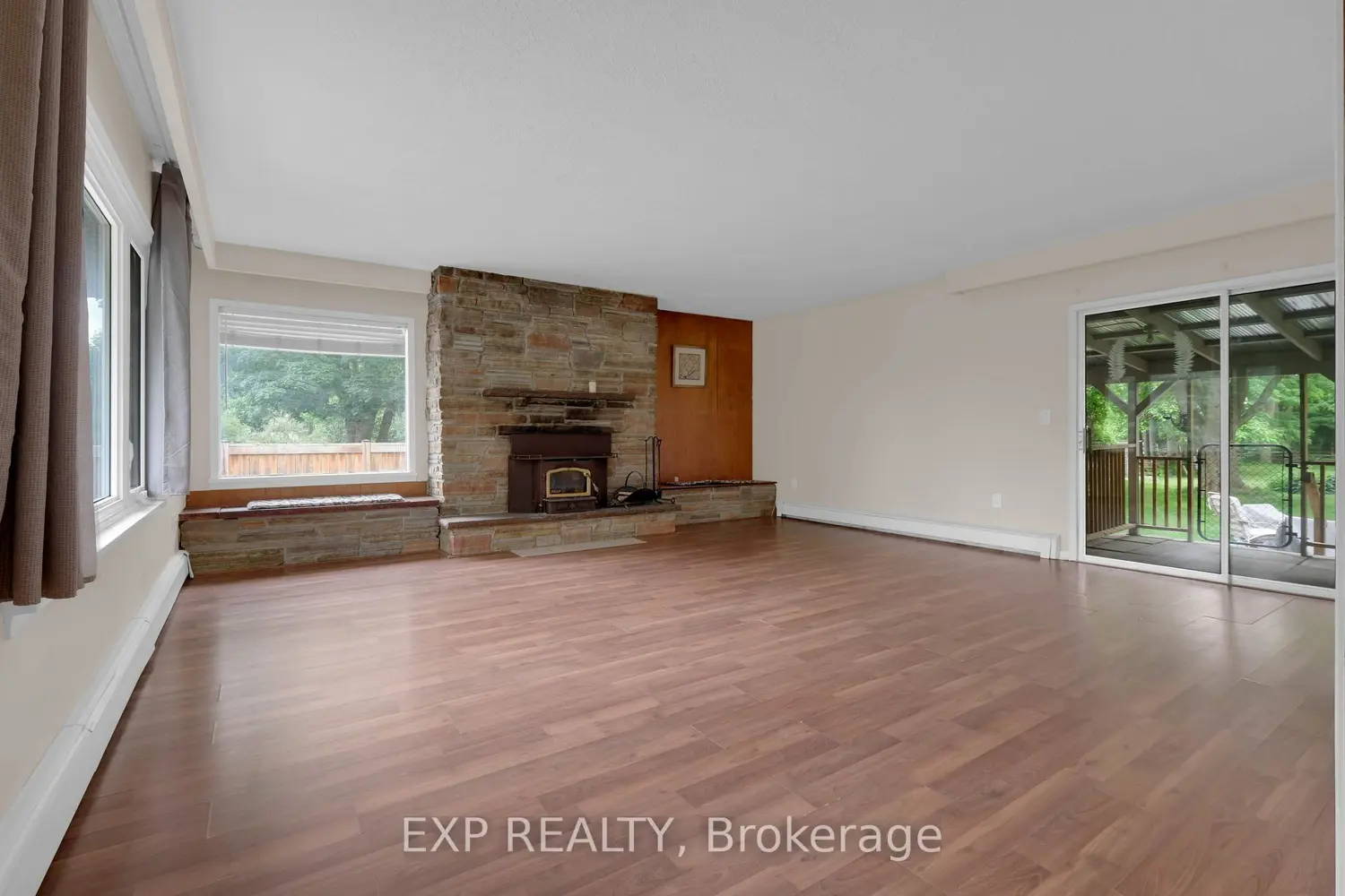 5373 Aurora Road photo 4