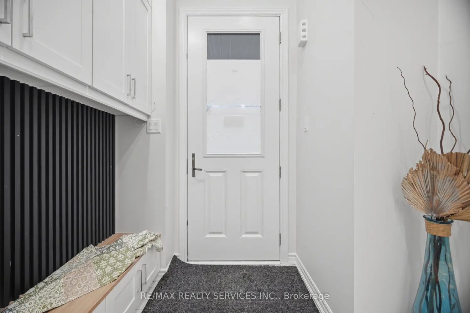 1426 Oakmont Common photo 2