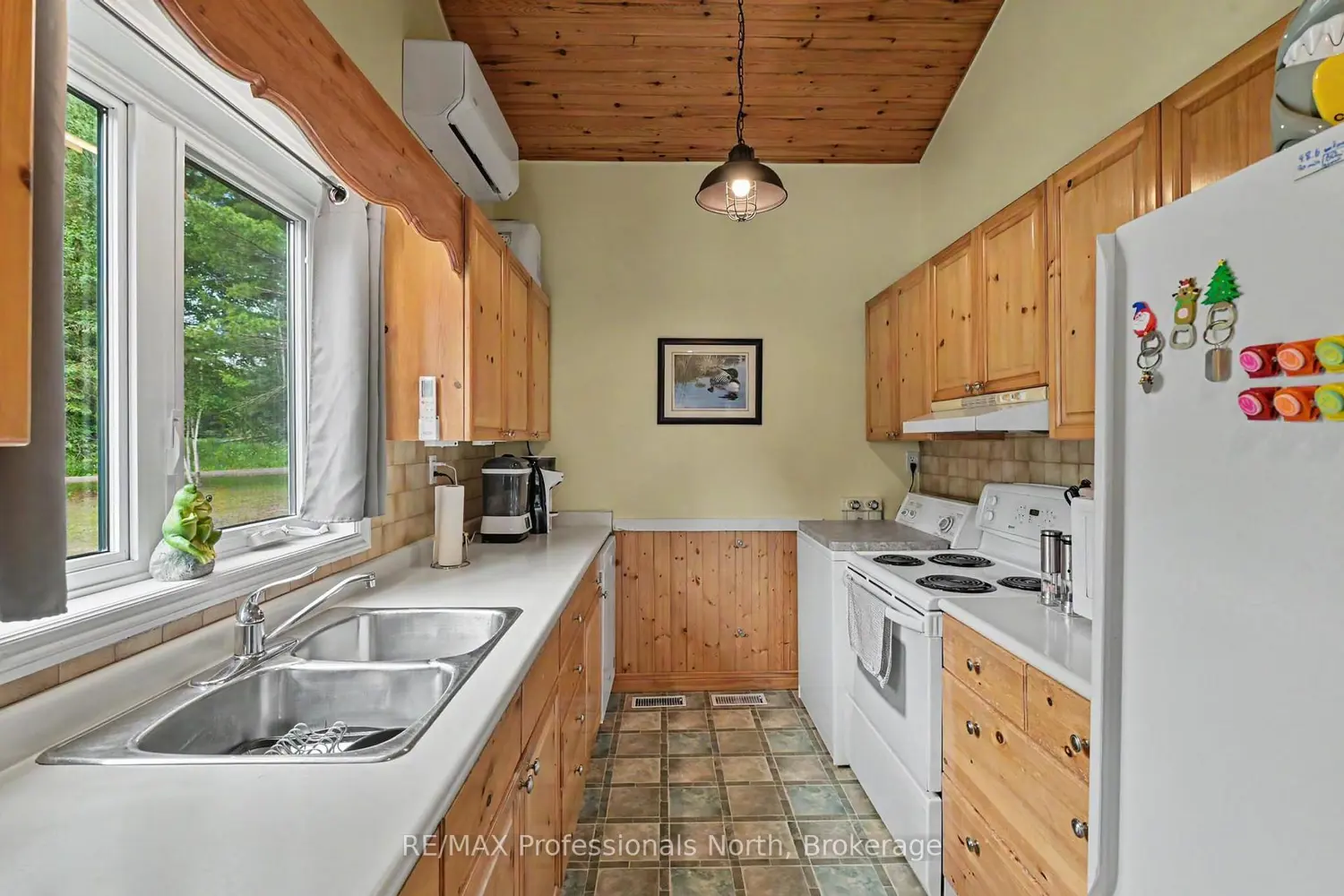 1034 Ablett Court photo 5