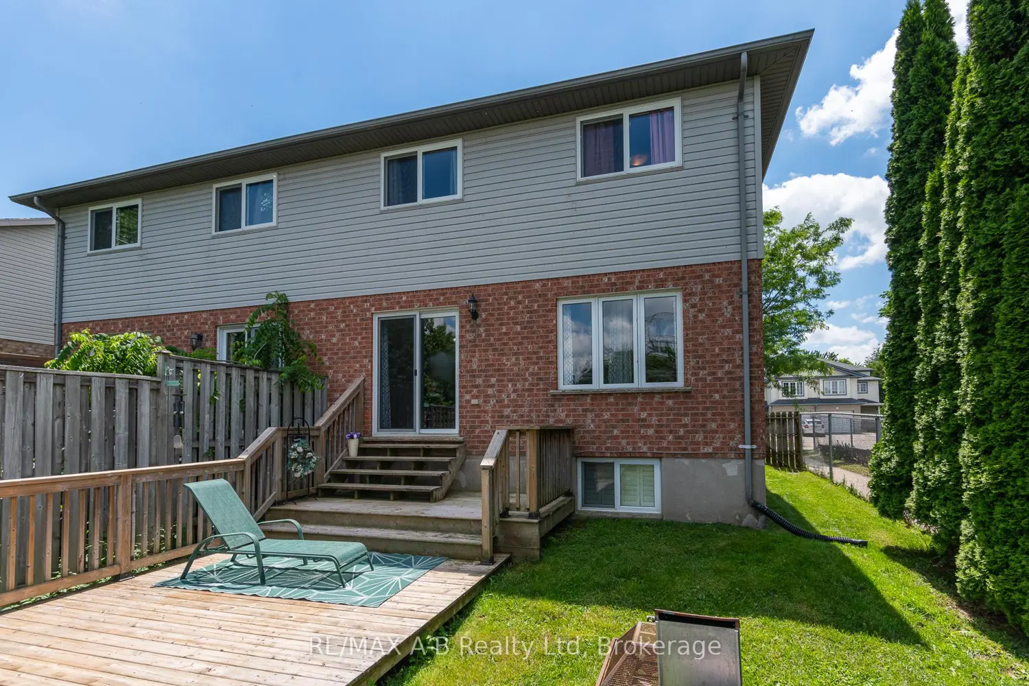 108 Walsh Crescent photo 2