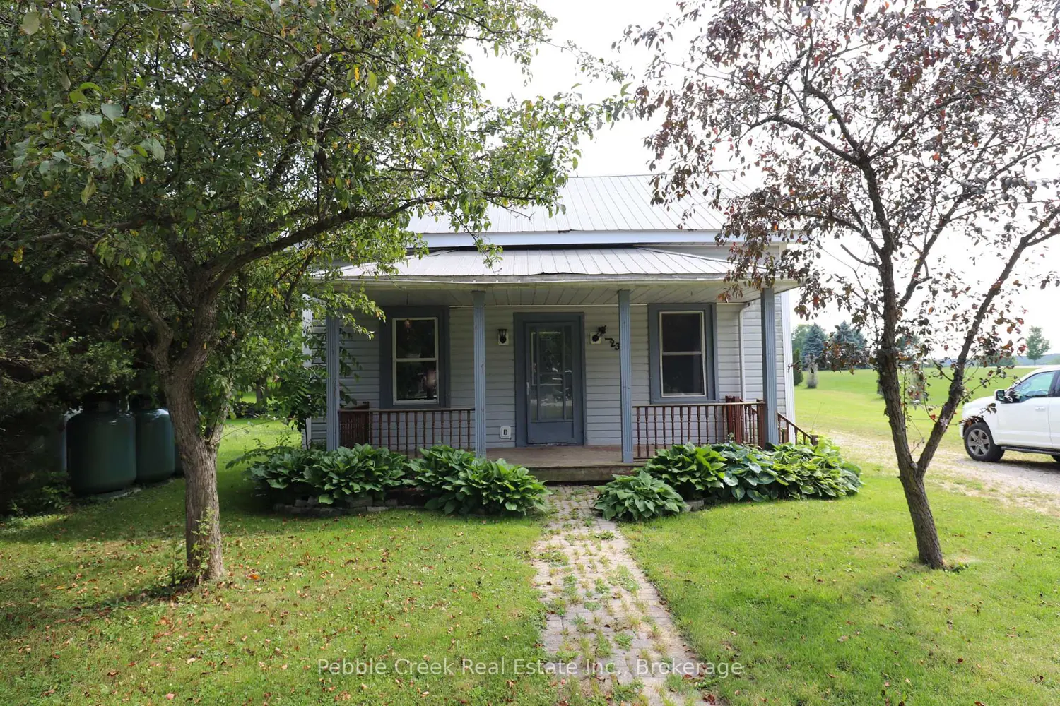 123 John's Avenue photo 2
