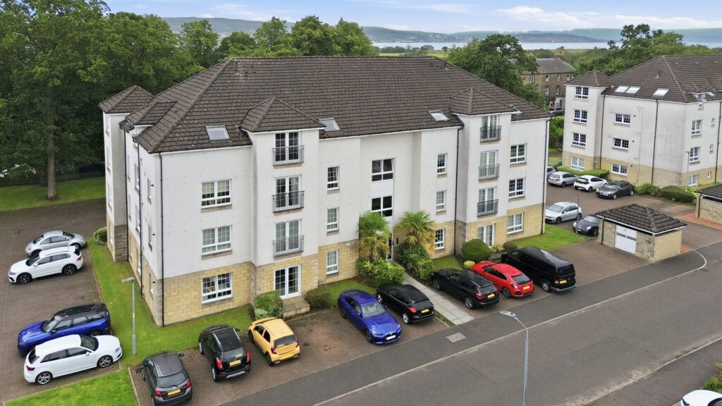 2 bed flat for saleBraid Avenue, Cardross G82