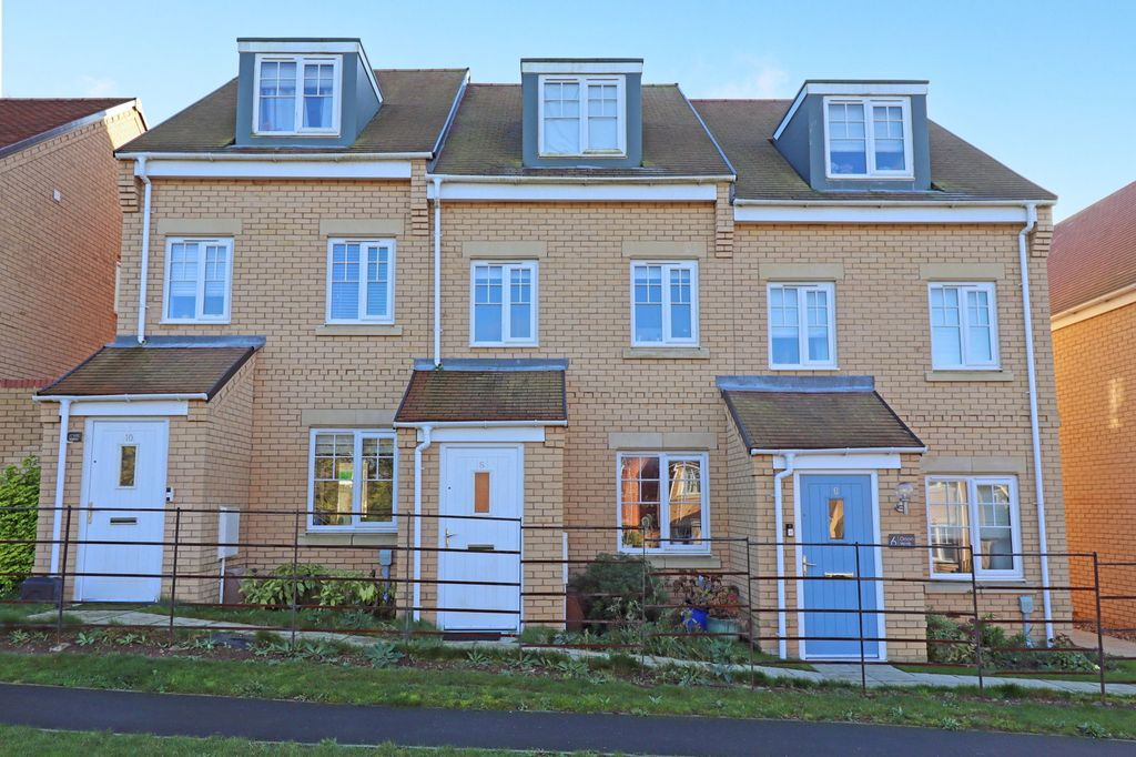3 bed terraced house for sale8 Orson Walk, Hadleigh IP7