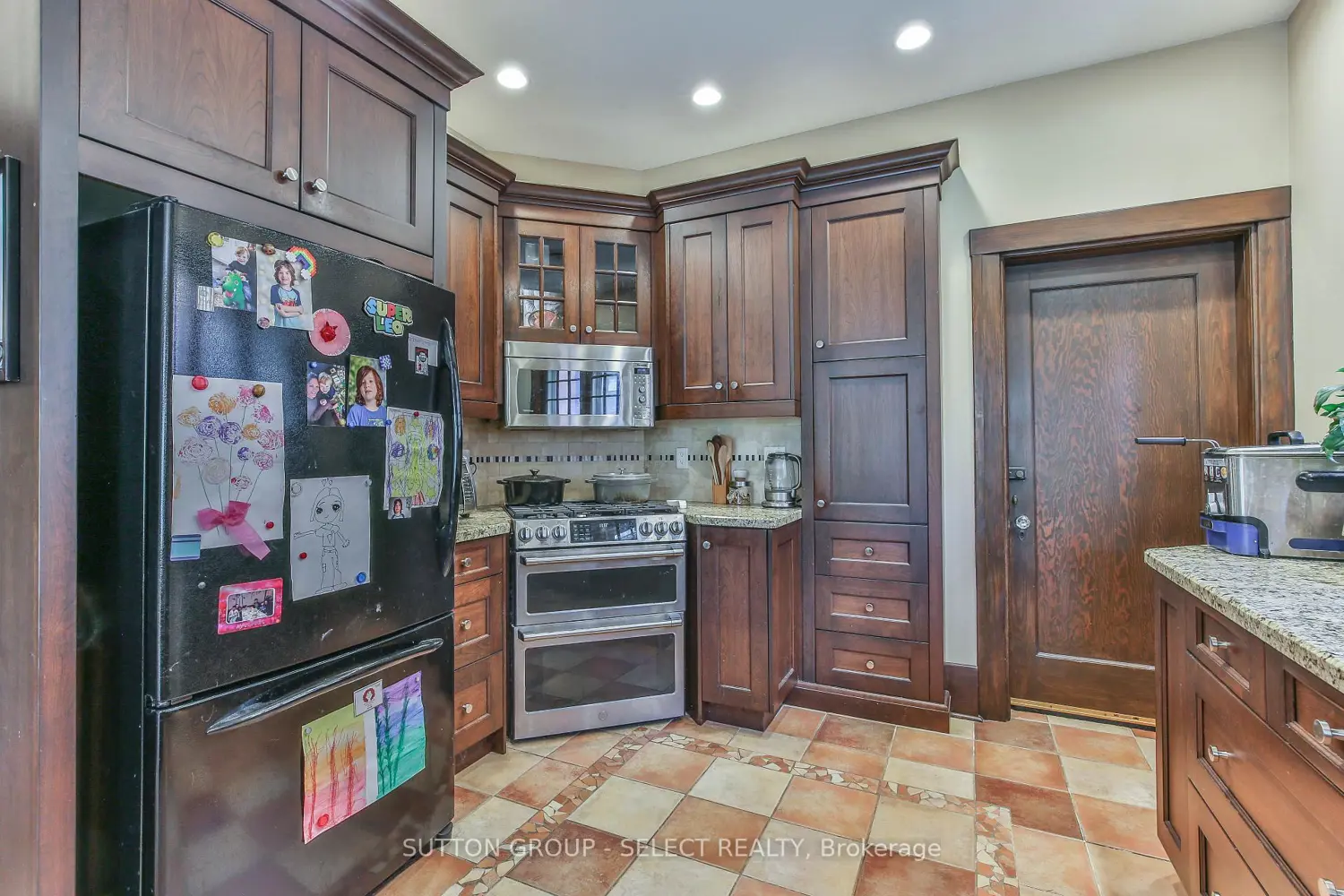 272 Huron Street photo 5