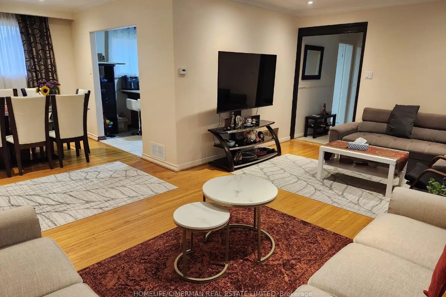92 Bond Crescent photo 4