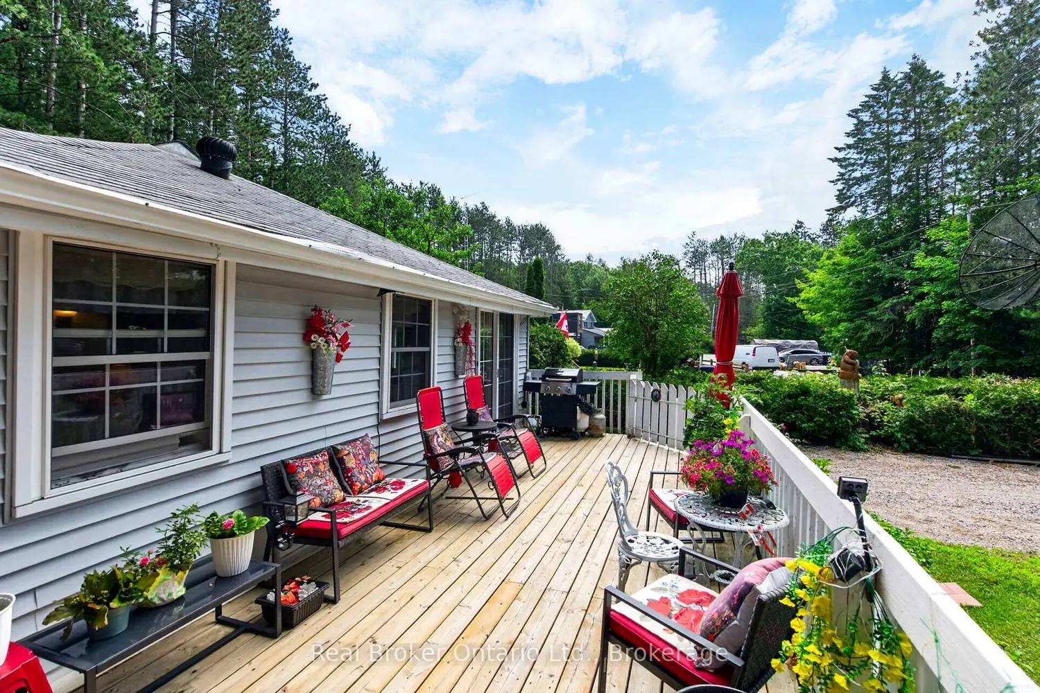 81 Andrew Drive photo 3