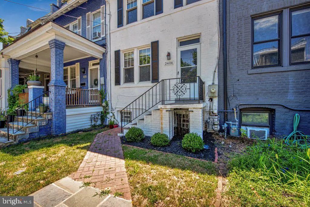 2406 37th Street NW, Washington, DC 20007 photo 3