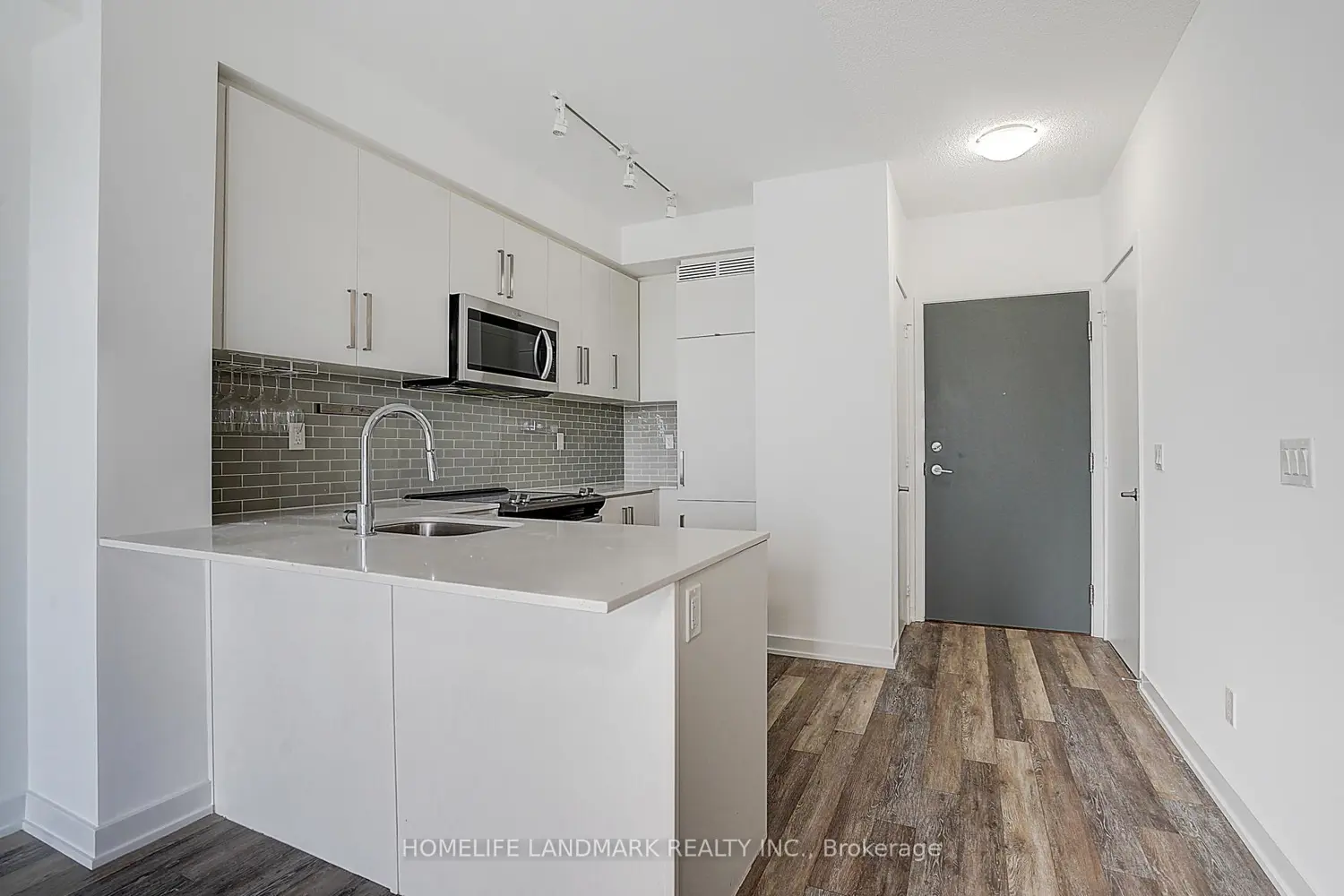 5180 Yonge Street 2002 photo 2