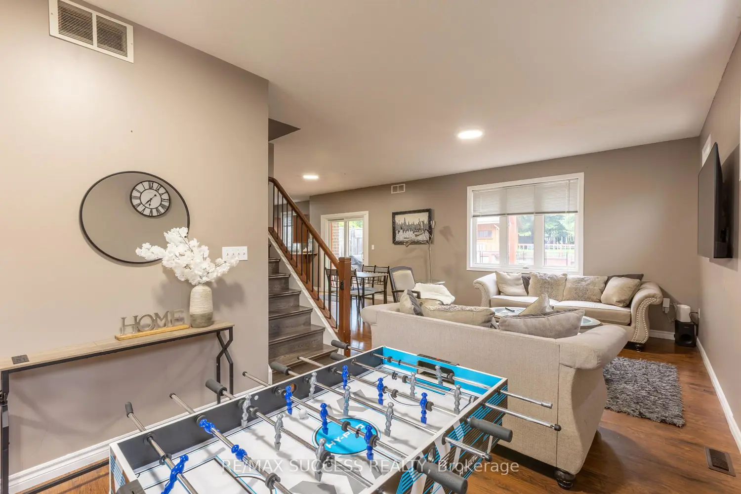 11 Henderson Court photo 3