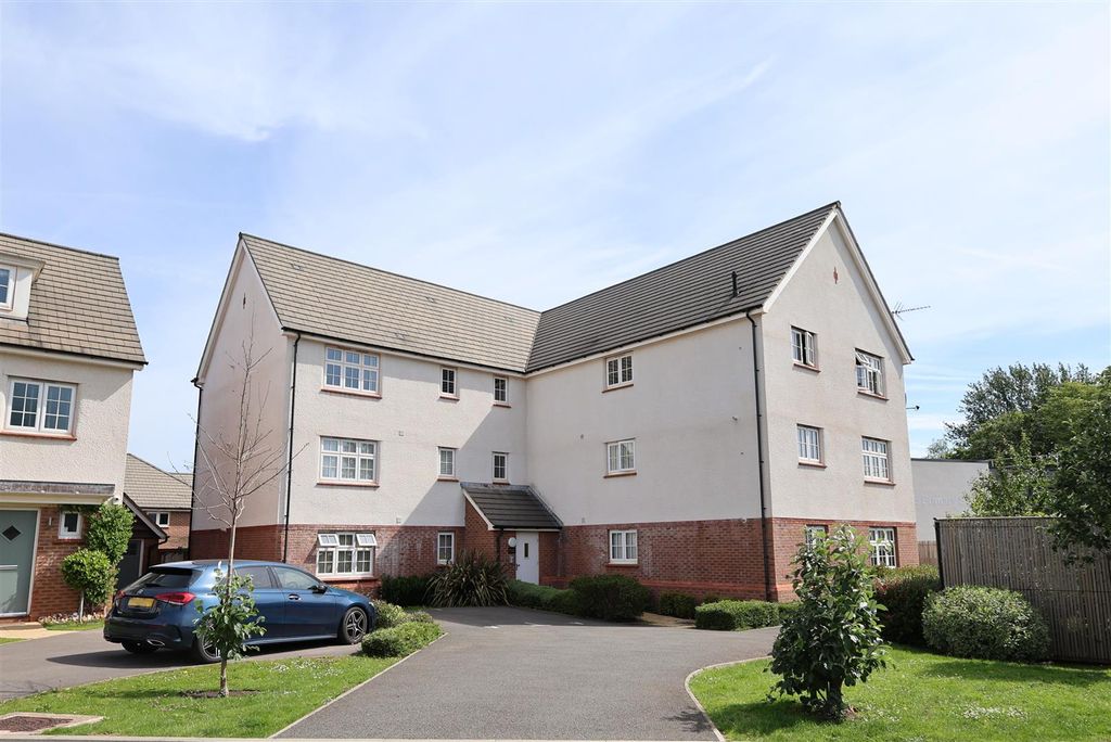 2 bed flat for saleAlexander Road, Frenchay, Bristol BS16