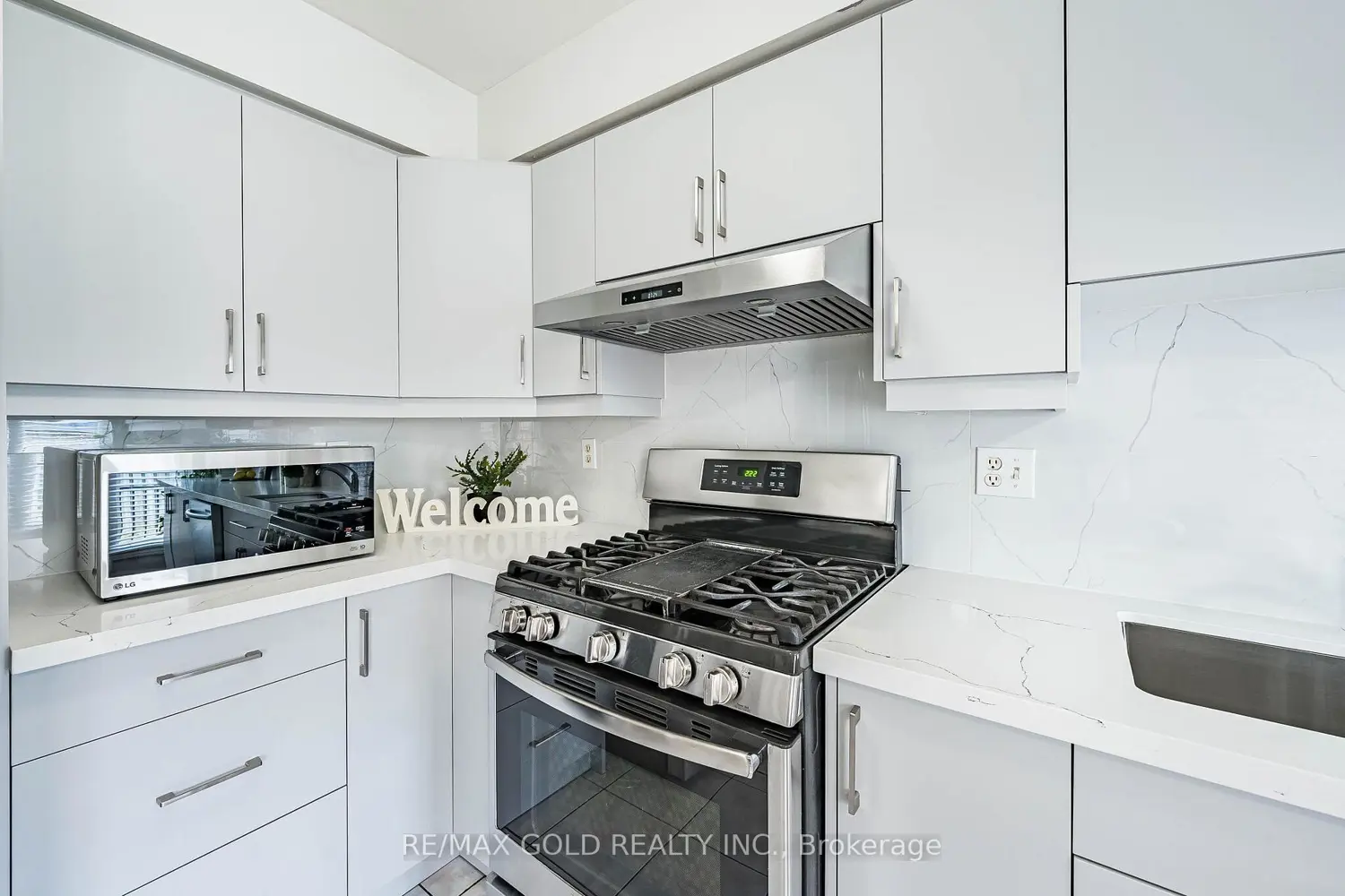 65 Mount Ranier Crescent photo 4