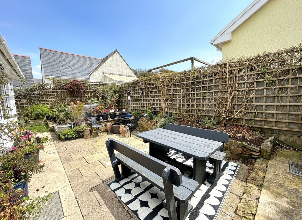 3 bed bungalow for saleSt. Catherines Close, Princes Gate, Narberth, Pembrokeshire SA67 photo 3