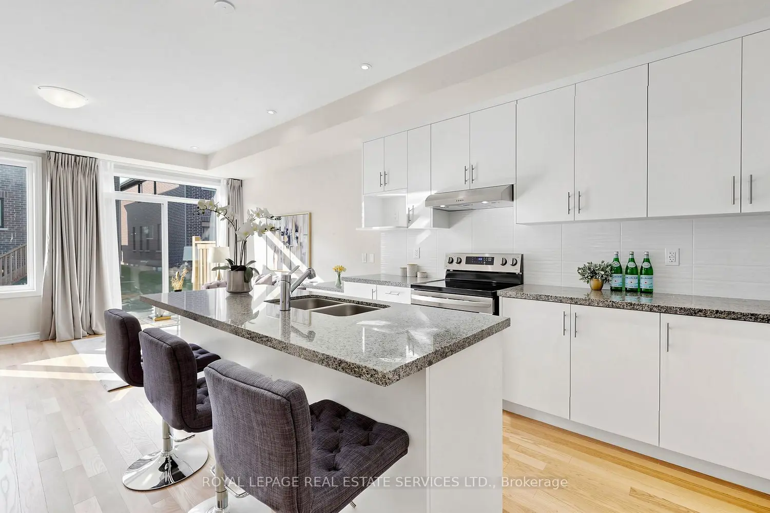 1413 Oakmont Common photo 2