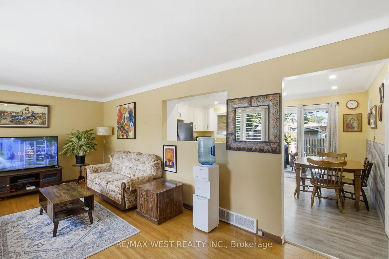 453 Leonard Avenue photo 5