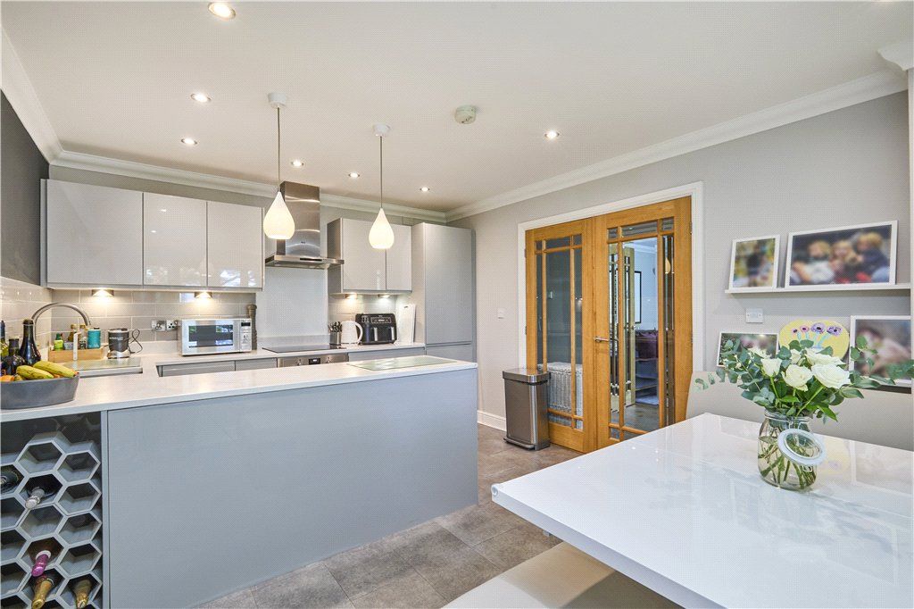 2 bed flat for saleMiddleton Avenue, Ilkley, West Yorkshire LS29 photo 4