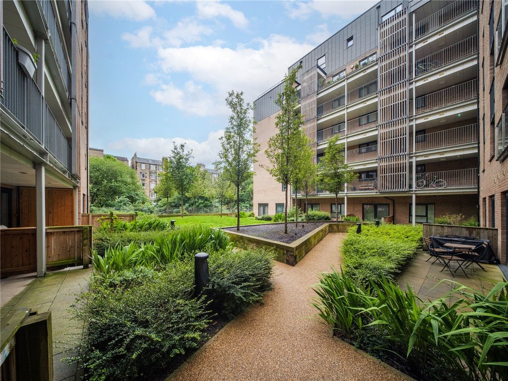 2 bed flat for saleShrubhill Walk, Edinburgh EH7