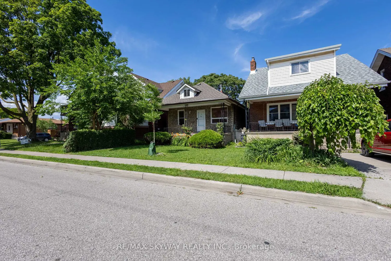 1160 Elm Avenue photo 3