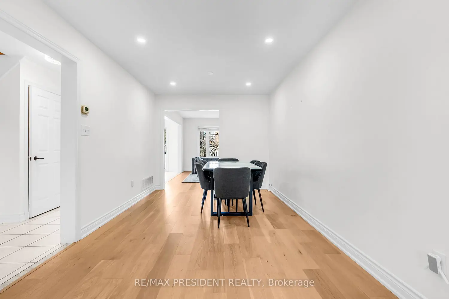 7031 Graydon Court photo 4