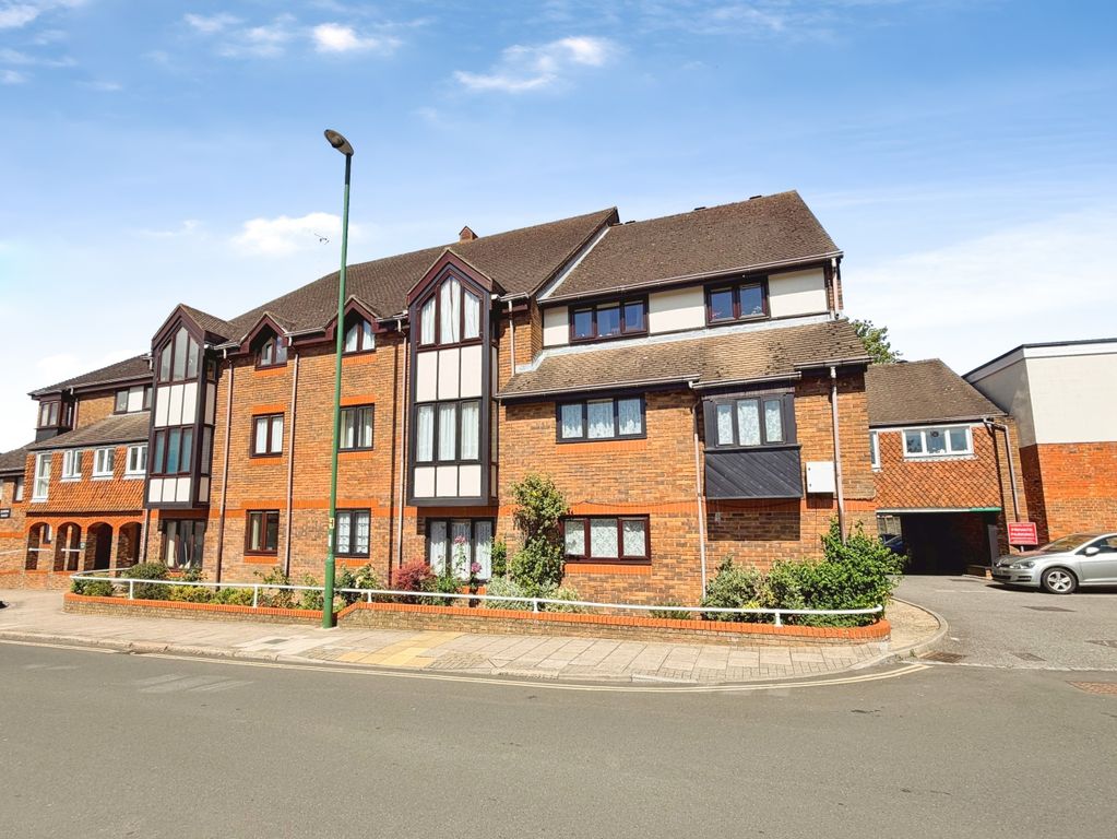1 bed flat for saleJasmine Court, Horsham, West Sussex RH12