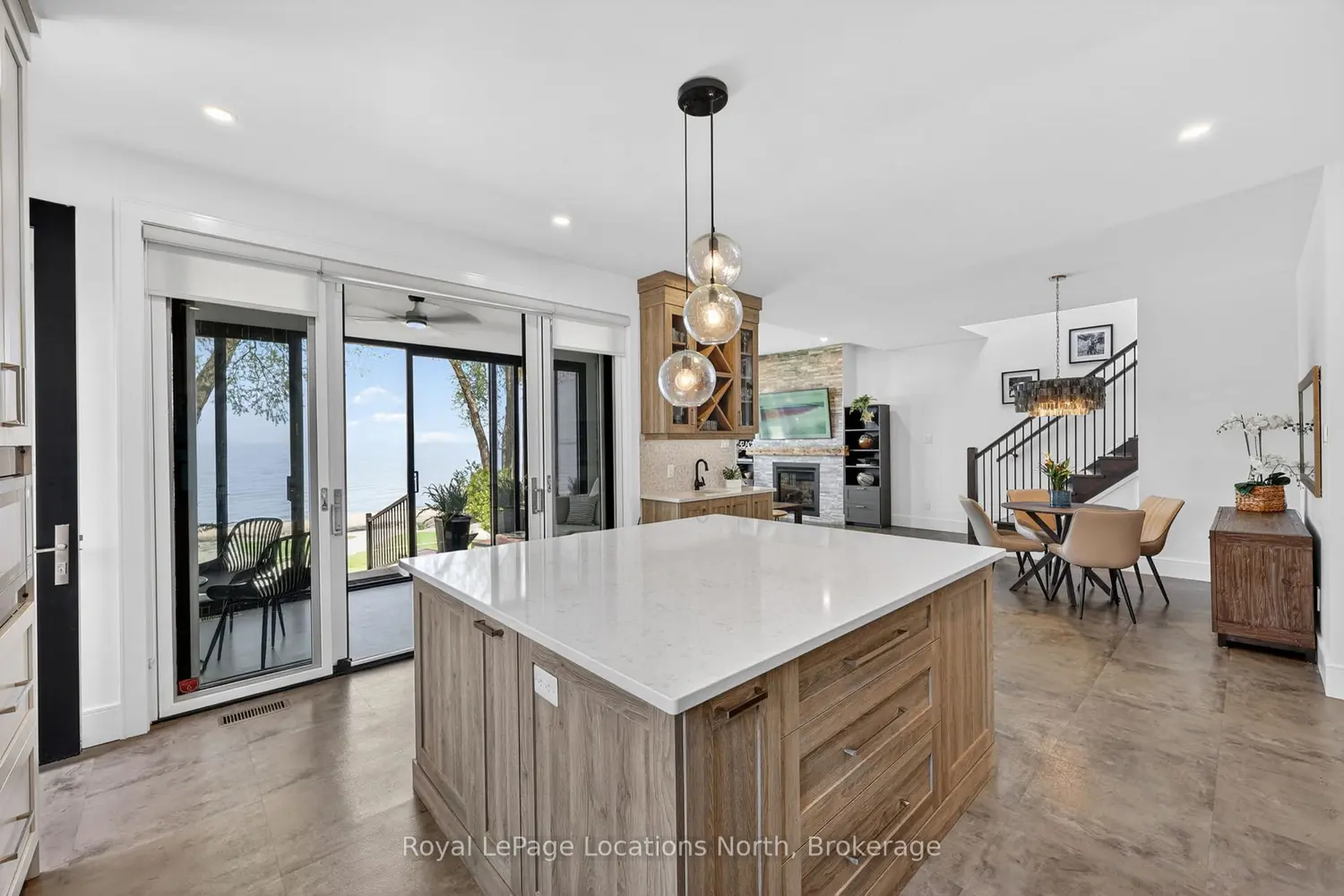 2206 Tiny Beaches Road photo 2