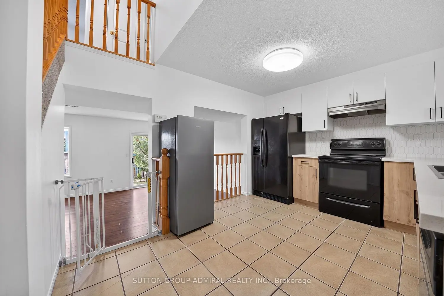 41 Whitehorn Crescent photo 5