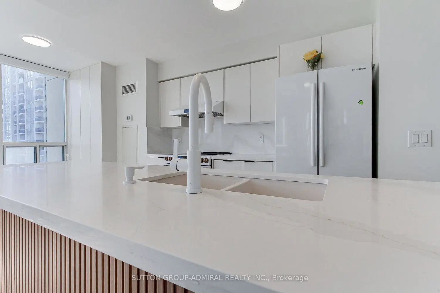 50 Disera Drive 905 photo 5