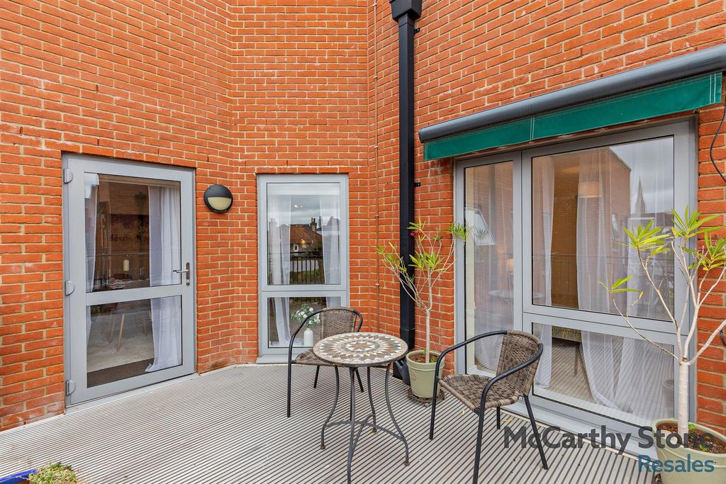 2 bed flat for saleMonument Place, Endless Street, Salisbury SP1 photo 5