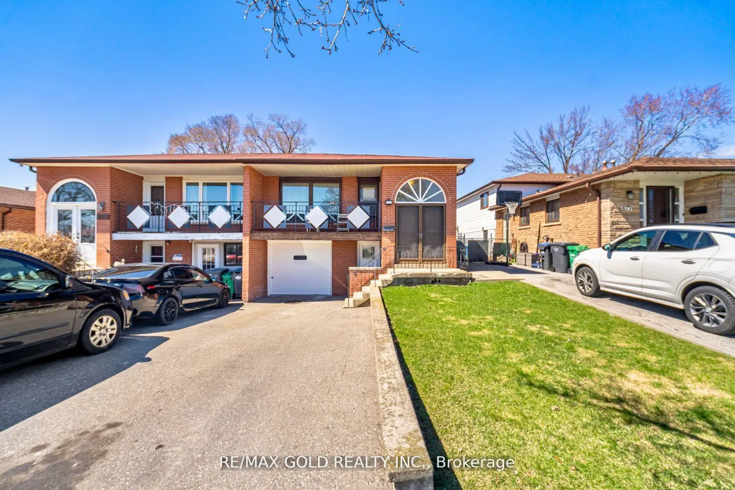 877 Consort Crescent