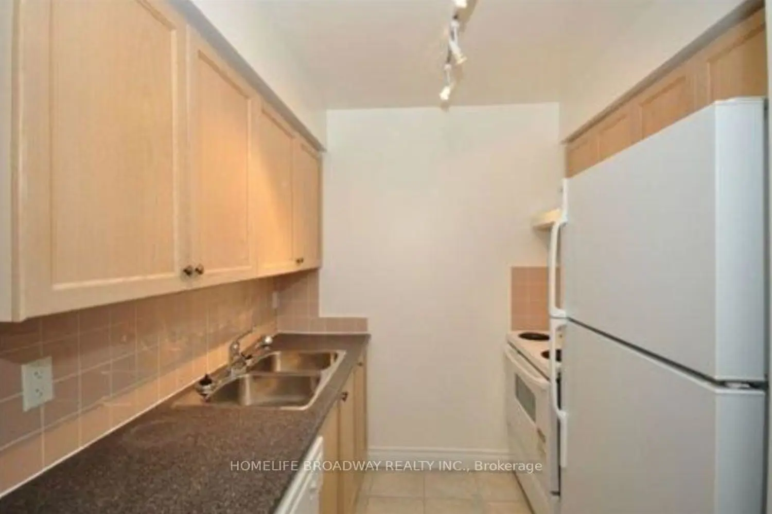 2 Clairtrell Road 315 photo 4